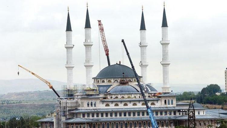 Cumhurbaşkanlığı Sarayının içindeki cami bugün açıldı