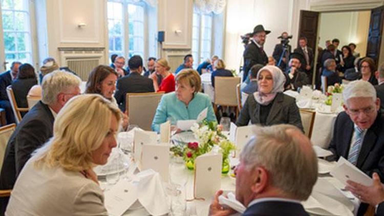 Başbakan Merkel iftar yemeğine katıldı