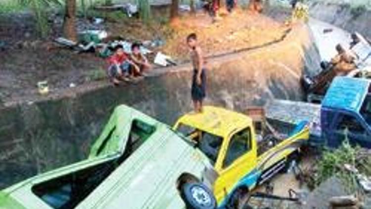 Tropik felaket uykuda yakaladı: 440 ölü
