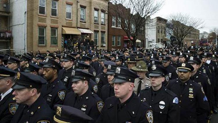 New Yorkta iki polise daha silahlı saldırı