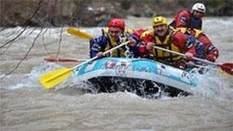 Rafting tutkunları Melen’de buluşuyor