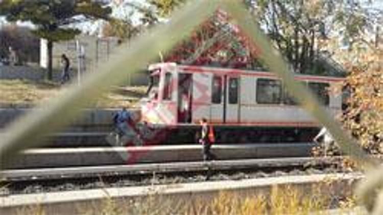 Ankara metrosuna iş makinesi çarptı