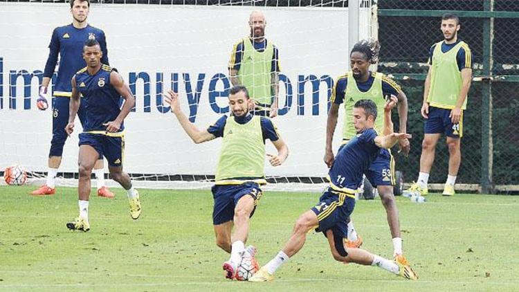 Van Persie takımla çalıştı