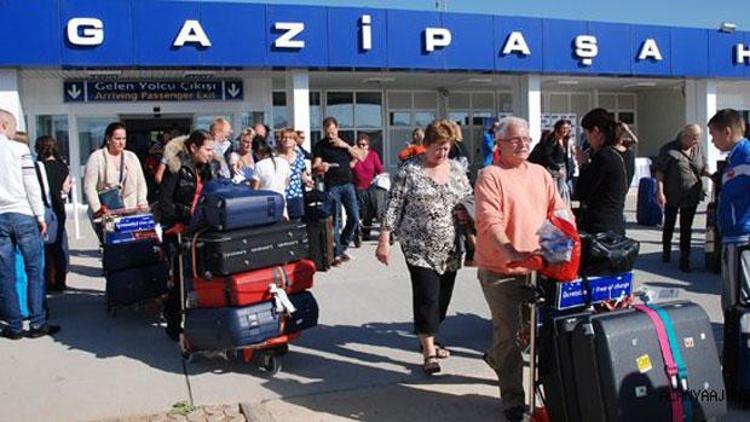 Antalyaya hava yoluyla gelen yolcu sayısı azaldı