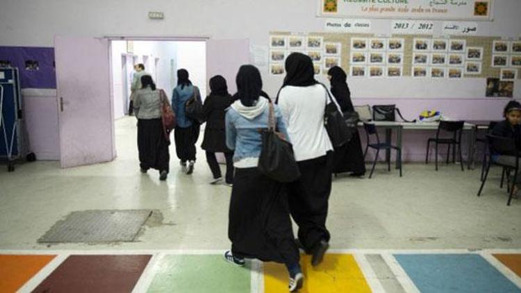 Fransa: Uzun siyah etek giyen kız öğrenci okula sokulmadı