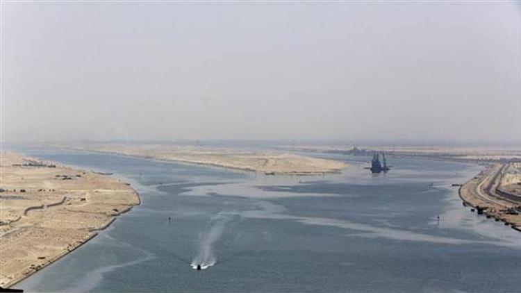Mısırda Yeni Süveyş Kanalı açıldı