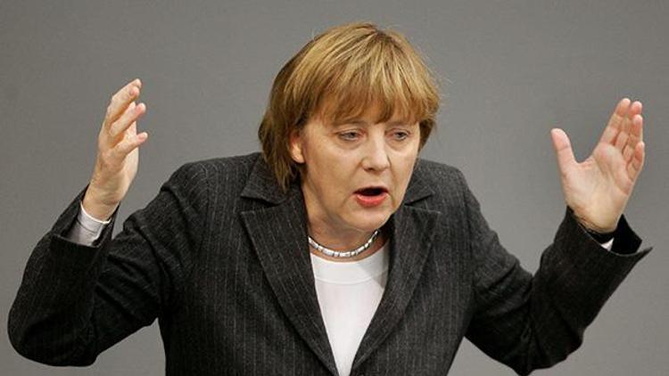 Angela Merkelin yeni telefonu da güvensiz çıktı