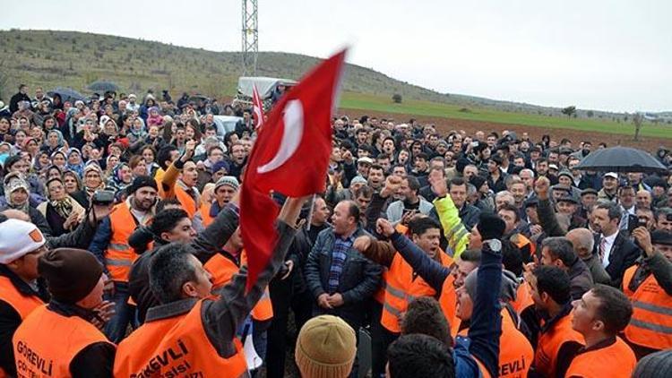Kulada Ak Partili ve CHPliler katı atık bertaraf sistemine karşı birlikte eylem yaptı