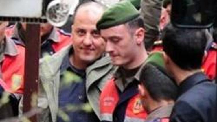 Ahmet Şık ve Ertuğrul Mavioğluna kitaptan beraat