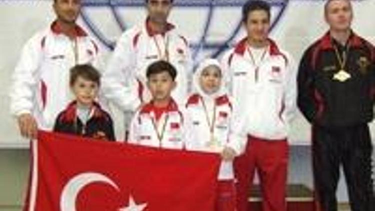 Abla kardeş kickboks şampiyonu