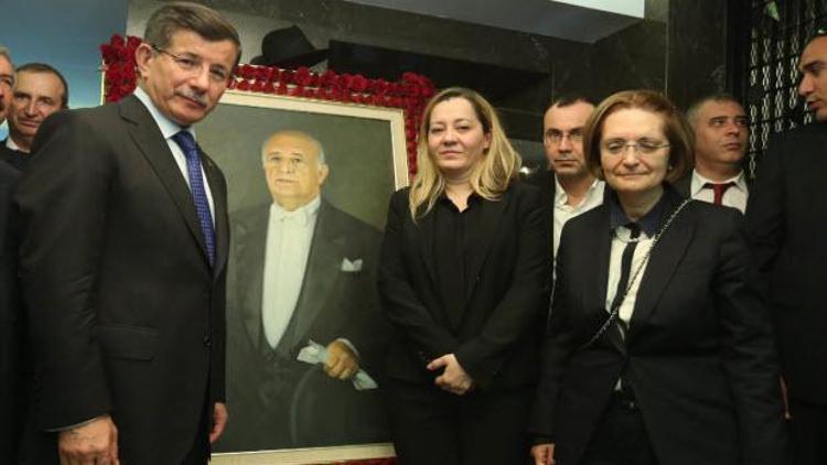 Başbakan Davutoğlu: Demirelin ölümü nedeniyle 3 günlük ulusal yas ilan edilecek