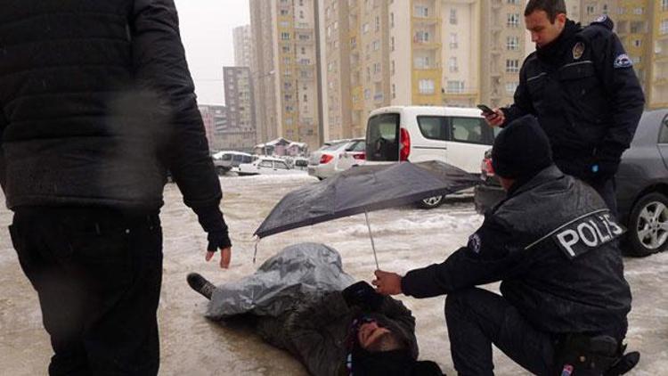 Bacağı kırılan öğrencinin imdadına polis yetişti