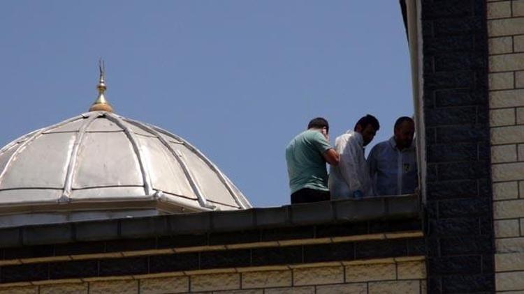 Camiye saldırıda iki kişi yakalandı