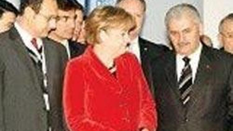 Türk Telekom’un Avrupa’yı saran ağı Merkel’i şaşırttı