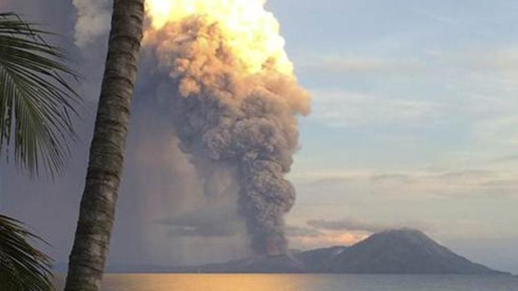 İzlanda ve Papua Yeni Ginede yanardağlar harekete geçti