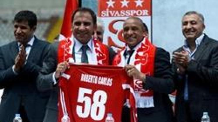 Roberto Carlos sözleşme imzaladı