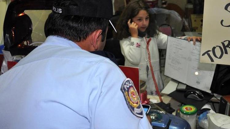 Kurtarılmayı beklerken polise fıkra anlattı