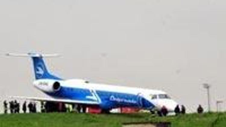 Ukrayna uçağı Atatürk Havalimanında pistten çıktı