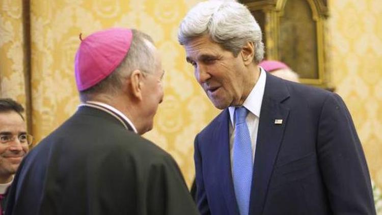 Kerry, Clintonın hiç gitmediği Vatikana gitti
