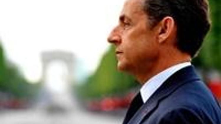 Sarkozynin son ümidi Libya operasyonu mu