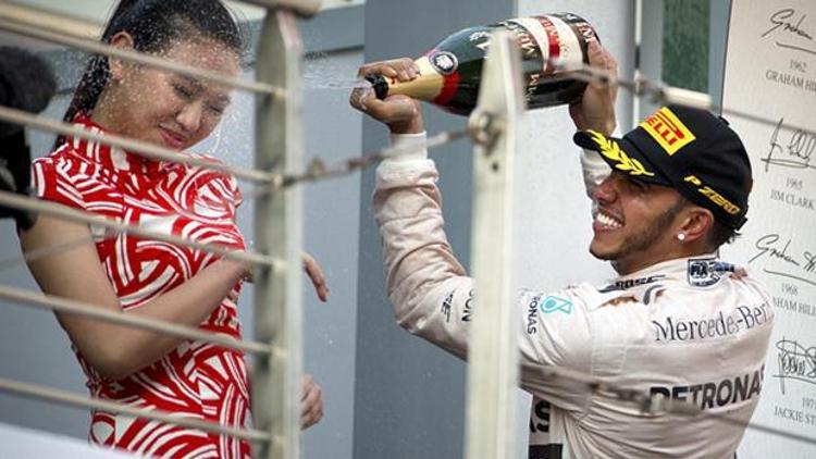Hamilton’ın şampanyalı kutlaması tepki aldı