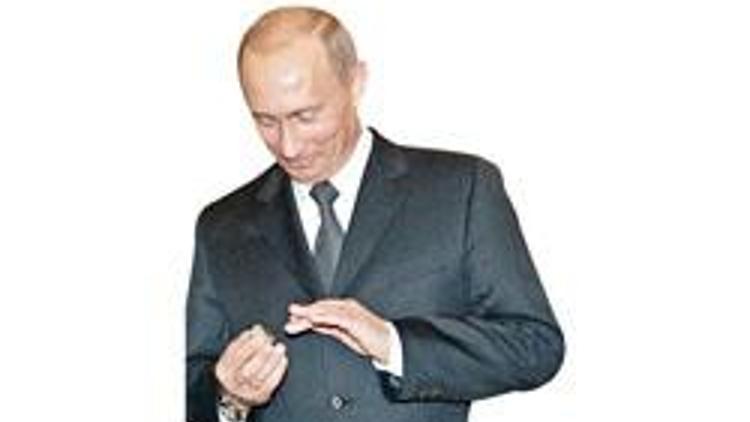 Putin yüzüğü cebe indirmiş