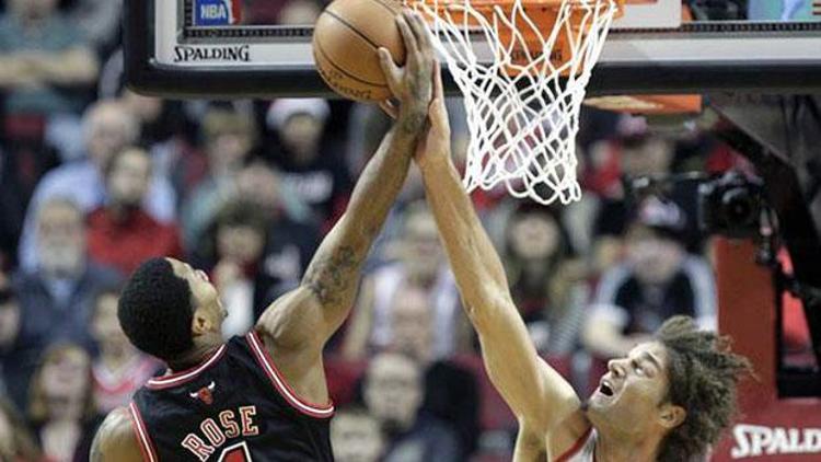 Bullslu Derrick Rose yine sakatlandı