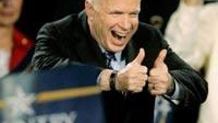 El Kaide McCaini destekliyor