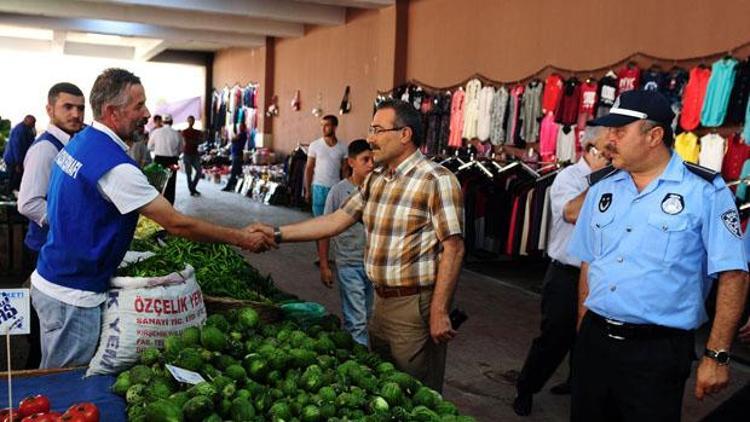 Pazar esnafına mavi önlük