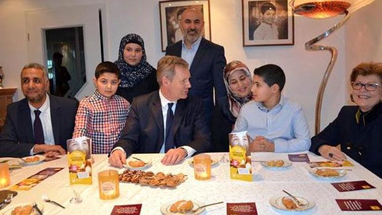 Eski Almanya Cumhurbaşkanı Wullf, Türk çiftin evine konuk oldu
