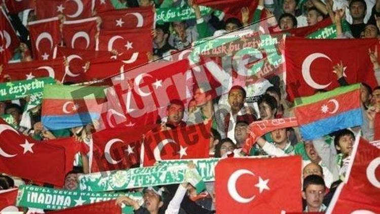 Stada Azerbaycan bayrağı soktular