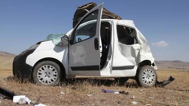 Kız kaçırılan otomobil devrildi: 4 yaralı