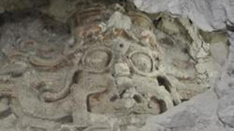 Guatemalada Maya dönemine ait bin 600 yıllık tapınak bulundu