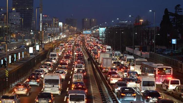 Ömrümüzü yedin trafik