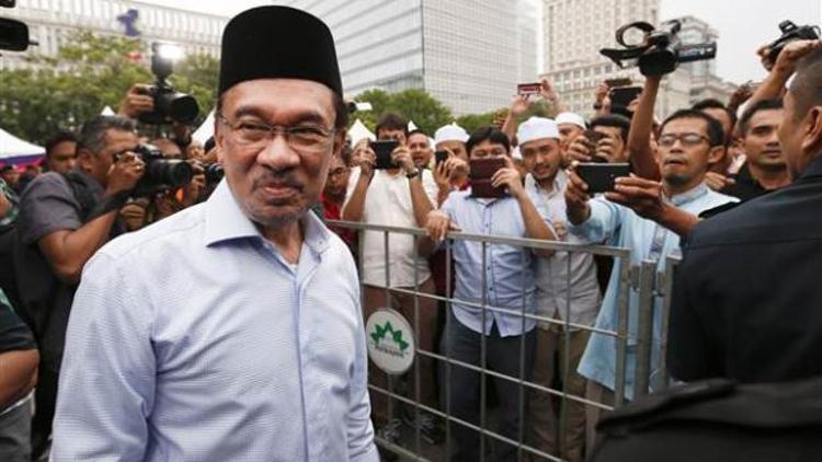Malezyada muhalefet lideri Enver İbrahime hapis cezası