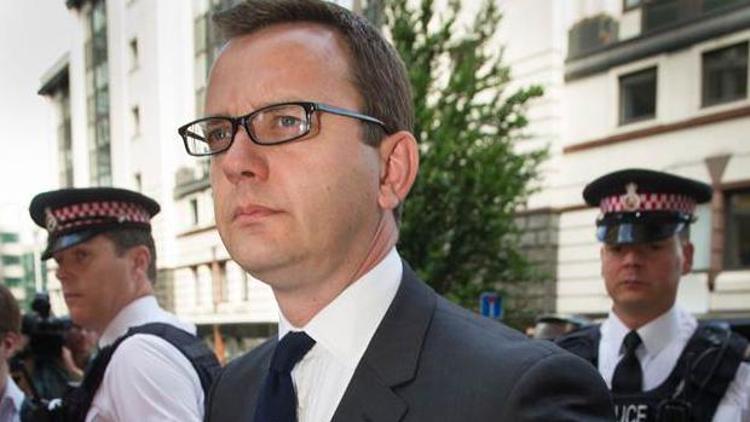İngiliz mahkemesinden Andy Coulsona 18 ay hapis cezası