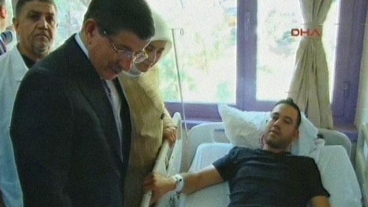 Başbakan Ahmet Davutoğlu yaralıları ziyaret etti