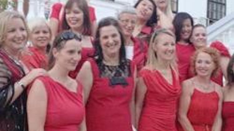 İngiltere Büyükelçiliği’nde “Kırmızılı Kadın”lar