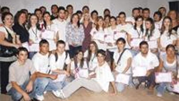 İzmir’in gönüllü gençlerine alkış