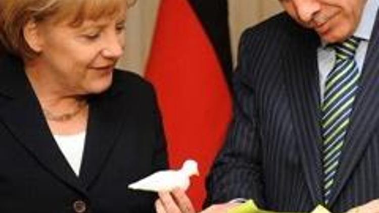Merkelden Erdoğana beyaz güvercin