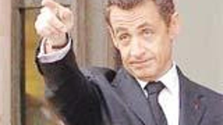 Sarkozy, Sih türbanına dolandı