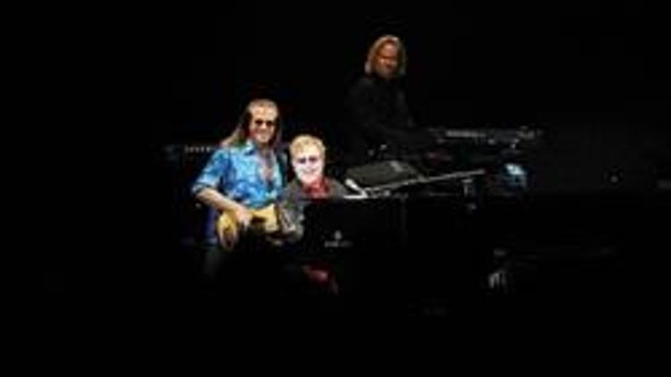 Sir Elton John başkenti mestetti