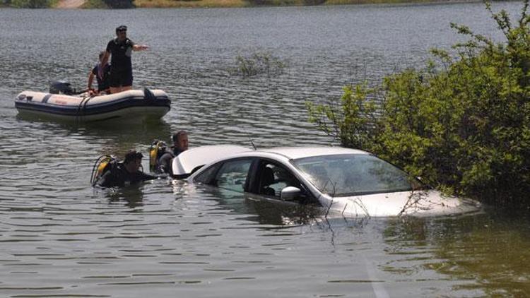 Baraj gölüne uçan otomobildeki 3 Rus son anda canlarını kurtardı