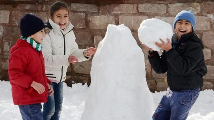 8 Ocak Perşembe İstanbulda okullar kar tatili mi (Valilikten açıklama)