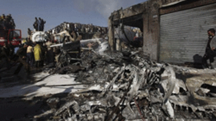 Yemende askeri uçak düştü