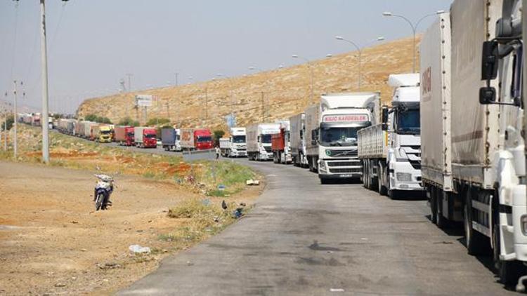 Türkiye’den Irak’a giren TIR sayısı yarı yarıya düştü