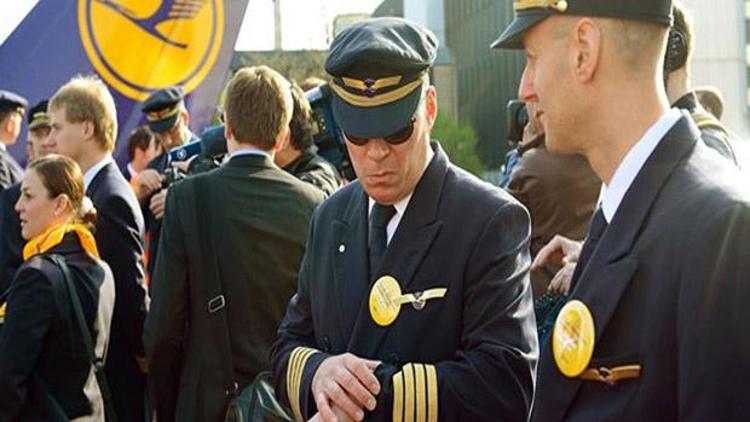 Lufthansa pilotlarına üniforma yasağı