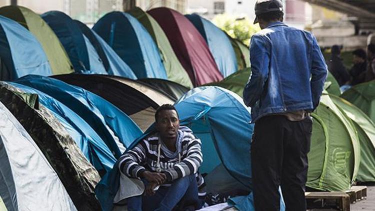 Paris göçmen kamplarına geçit vermedi
