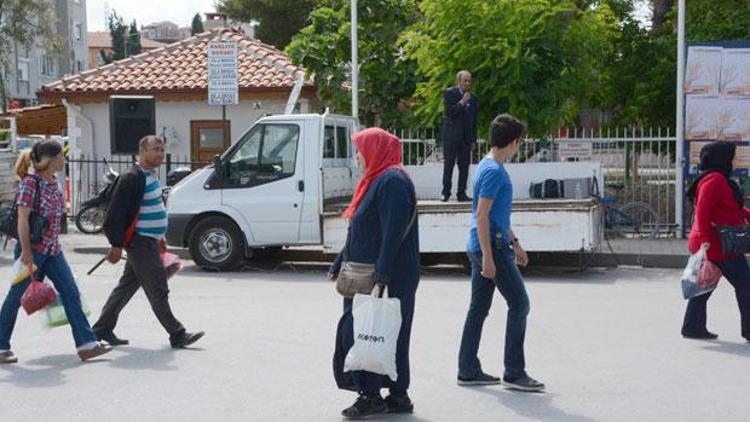 Bağımsız miletvekili adayı, boş alanda miting yaptı