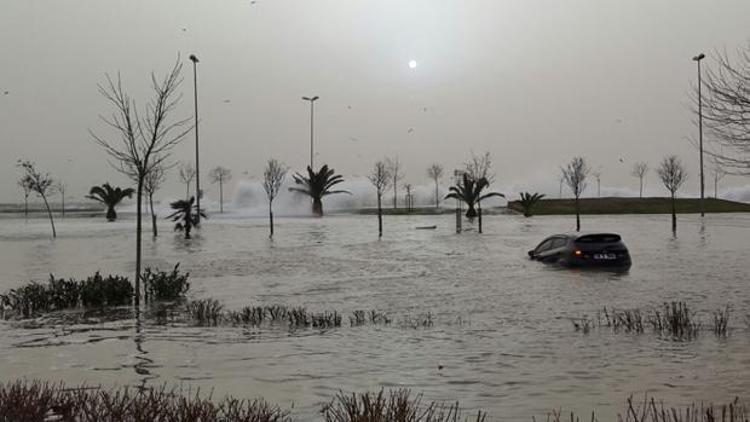 İstanbulda kara ile deniz birleşti